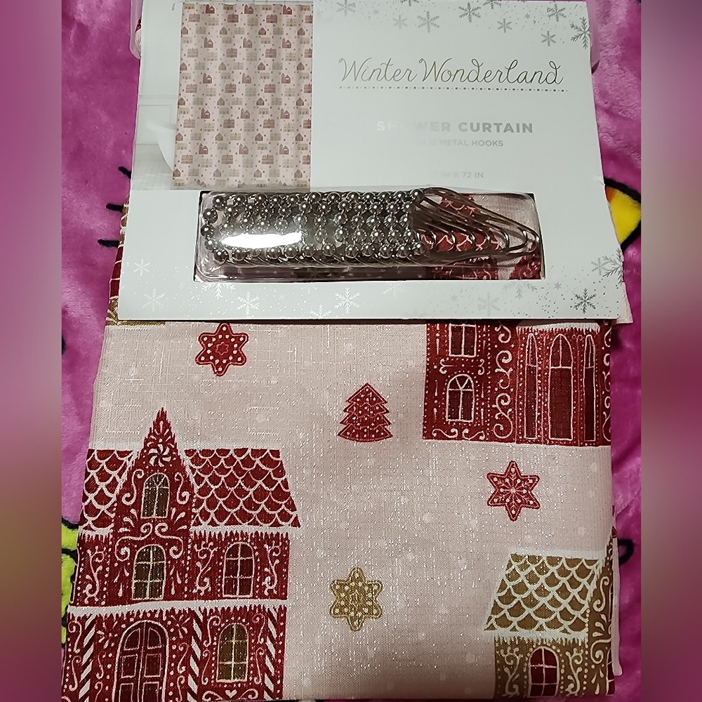 NWT WINTER WONDERLAND SHOWER CURTAIN/ GINGERBREAD HOUSES/ GINGERBREADMAN✨️✨️